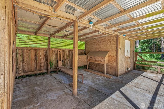 4212 Westside Highway, Castle Rock, WA 98611