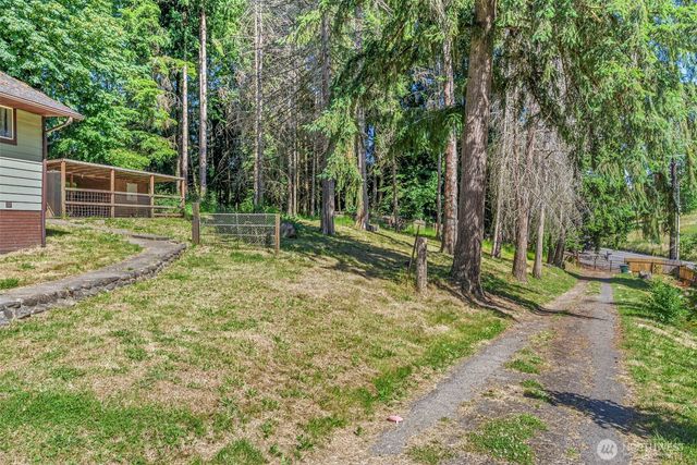 4212 Westside Highway, Castle Rock, WA 98611