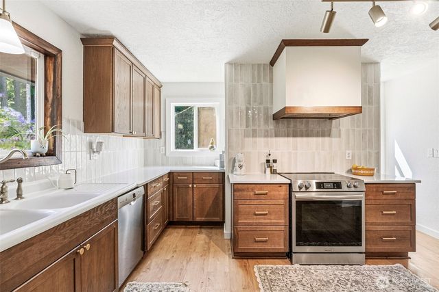 4212 Westside Highway, Castle Rock, WA 98611