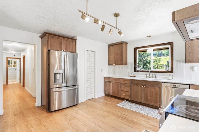 4212 Westside Highway, Castle Rock, WA 98611