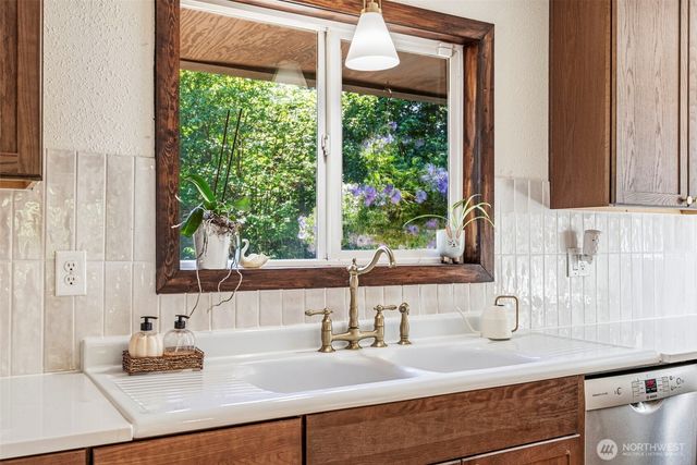 4212 Westside Highway, Castle Rock, WA 98611