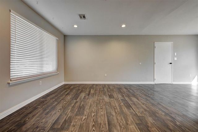 2508 Yorkshire Avenue, Moore, OK 73160