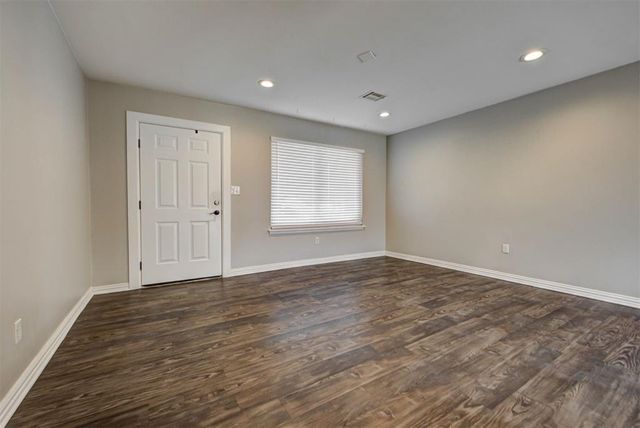 2508 Yorkshire Avenue, Moore, OK 73160