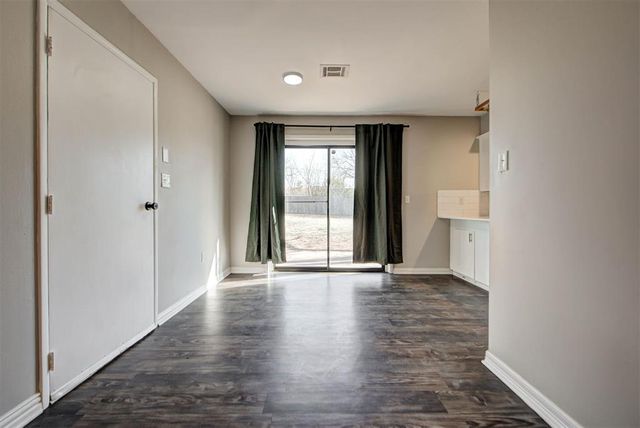 2508 Yorkshire Avenue, Moore, OK 73160