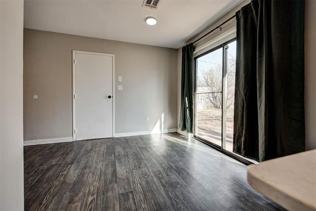 2508 Yorkshire Avenue, Moore, OK 73160