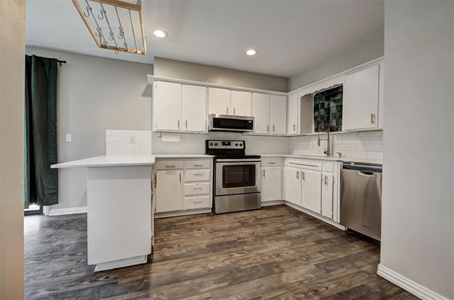 2508 Yorkshire Avenue, Moore, OK 73160