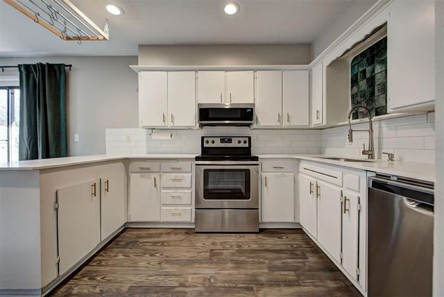 2508 Yorkshire Avenue, Moore, OK 73160