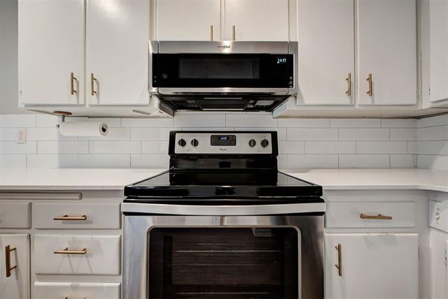 2508 Yorkshire Avenue, Moore, OK 73160