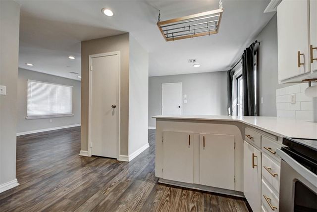 2508 Yorkshire Avenue, Moore, OK 73160