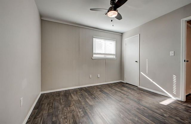 2508 Yorkshire Avenue, Moore, OK 73160