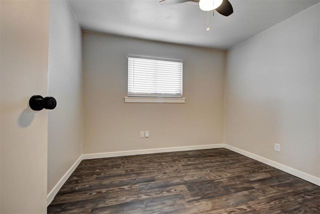 2508 Yorkshire Avenue, Moore, OK 73160