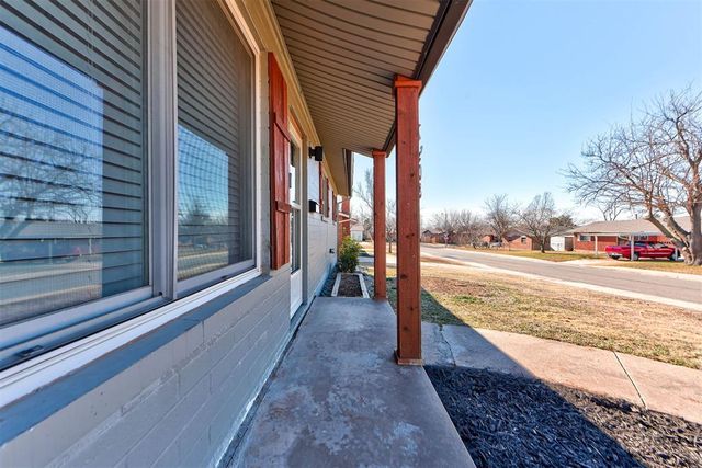 2508 Yorkshire Avenue, Moore, OK 73160