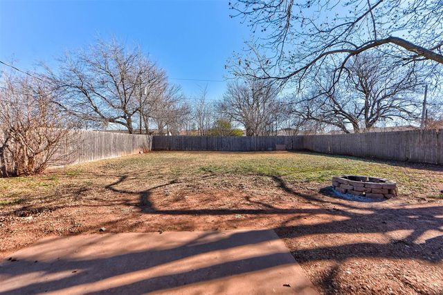 2508 Yorkshire Avenue, Moore, OK 73160