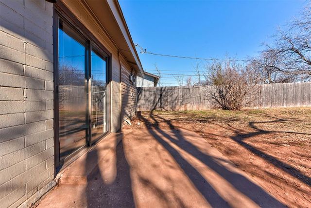 2508 Yorkshire Avenue, Moore, OK 73160