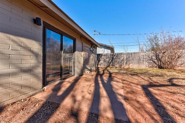 2508 Yorkshire Avenue, Moore, OK 73160