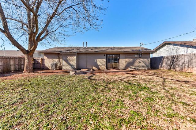 2508 Yorkshire Avenue, Moore, OK 73160