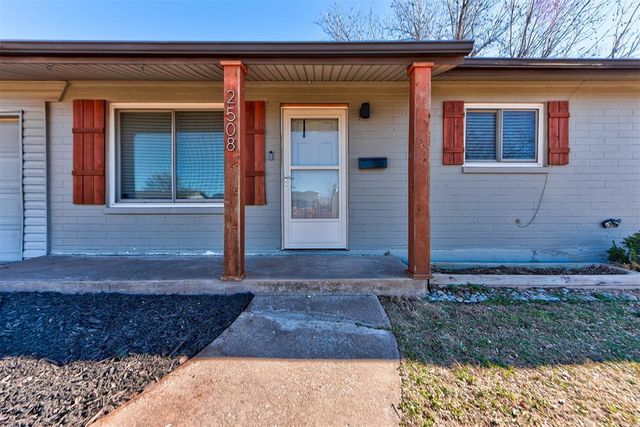 2508 Yorkshire Avenue, Moore, OK 73160