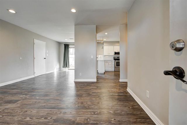 2508 Yorkshire Avenue, Moore, OK 73160