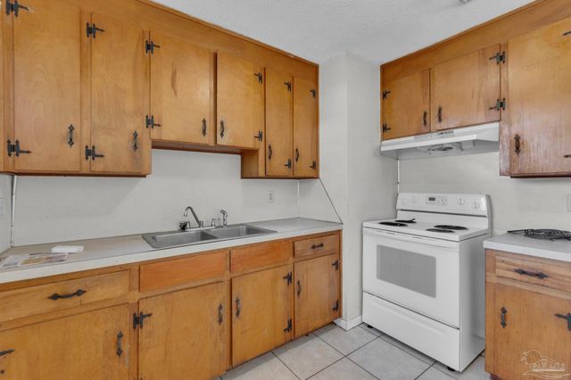 735 Lexington Rd, Pensacola, FL 32514