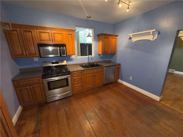 6 Lincoln Ave, North Irwin, PA 15642