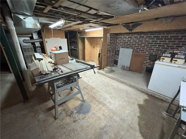 6 Lincoln Ave, North Irwin, PA 15642