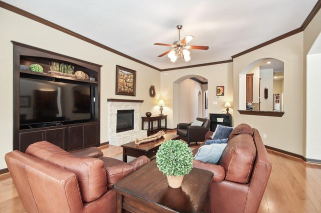 94 N Millsap Circle, The Woodlands, TX 77382