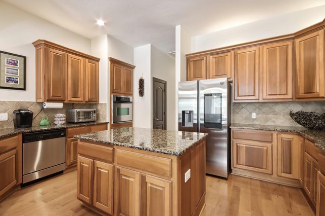 94 N Millsap Circle, The Woodlands, TX 77382