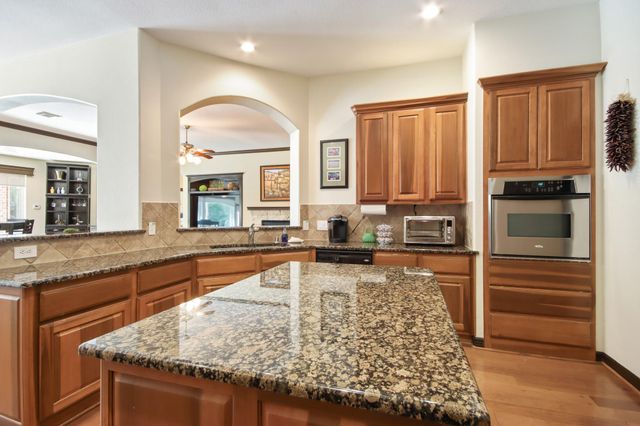 94 N Millsap Circle, The Woodlands, TX 77382