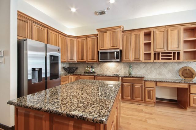 94 N Millsap Circle, The Woodlands, TX 77382