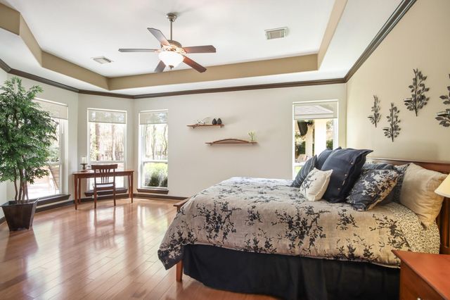 94 N Millsap Circle, The Woodlands, TX 77382