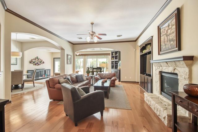 94 N Millsap Circle, The Woodlands, TX 77382