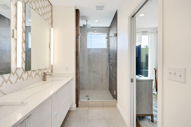 466 WAGNER PL, Memphis, TN 38103