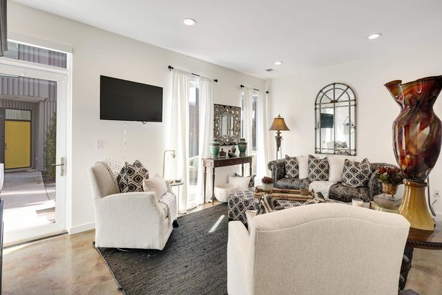 466 WAGNER PL, Memphis, TN 38103