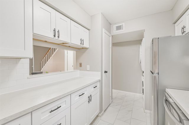 3130 Walnut Bend Lane 406, Houston, TX 77042