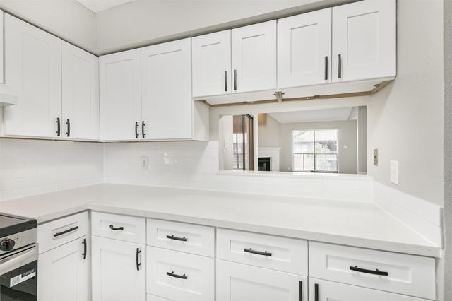 3130 Walnut Bend Lane 406, Houston, TX 77042