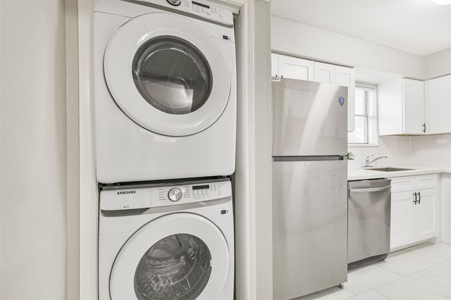 3130 Walnut Bend Lane 406, Houston, TX 77042