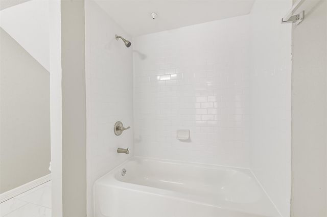 3130 Walnut Bend Lane 406, Houston, TX 77042