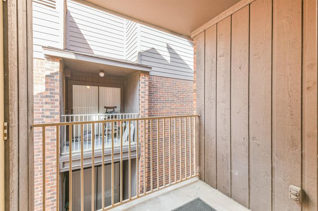 3130 Walnut Bend Lane 406, Houston, TX 77042