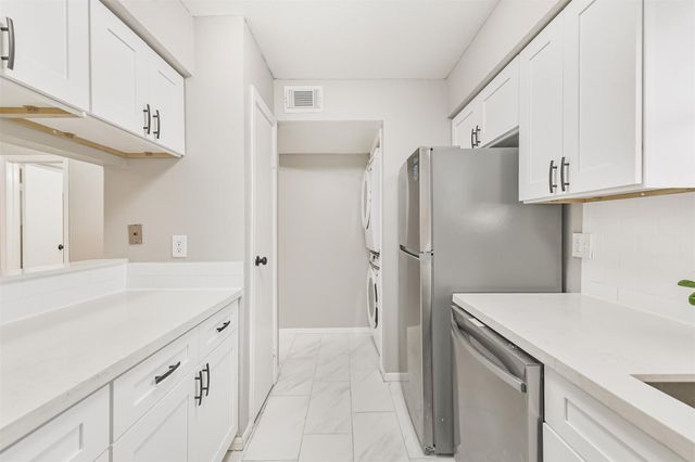 3130 Walnut Bend Lane 406, Houston, TX 77042