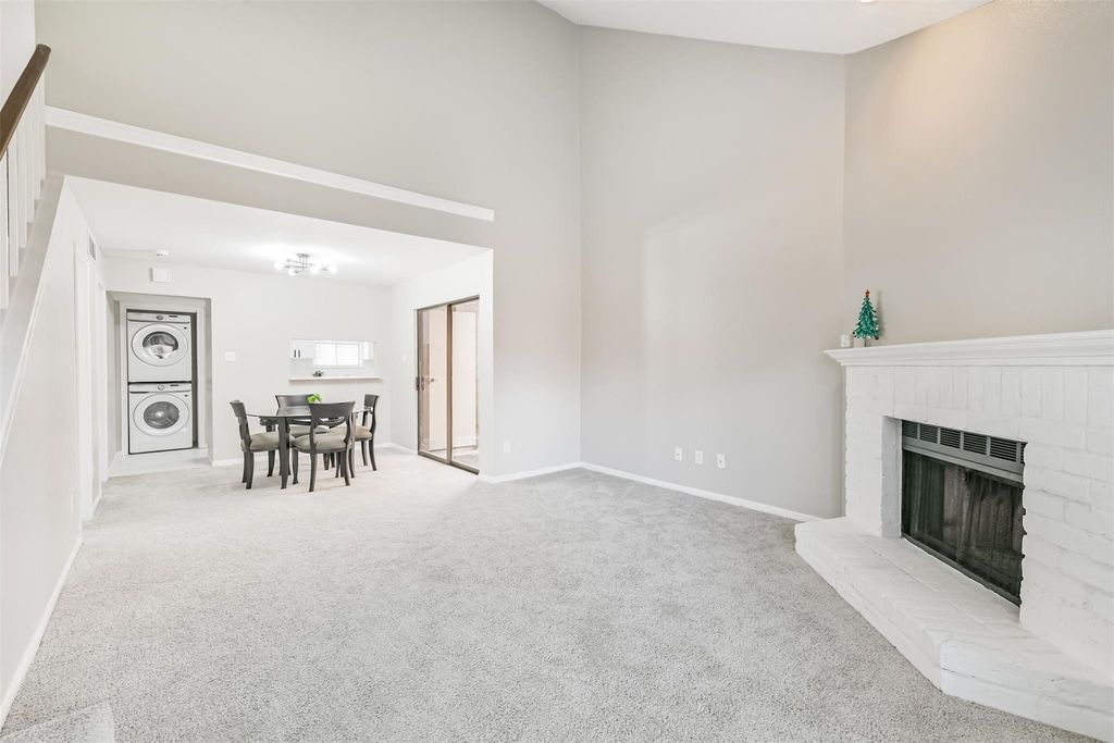 3130 Walnut Bend Lane 406, Houston, TX 77042