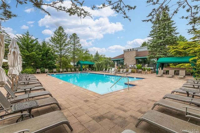 71 Eagle Chase, Woodbury, NY 11797