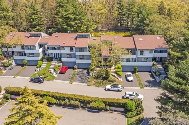 71 Eagle Chase, Woodbury, NY 11797