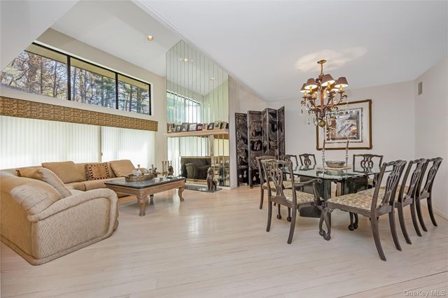 71 Eagle Chase, Woodbury, NY 11797