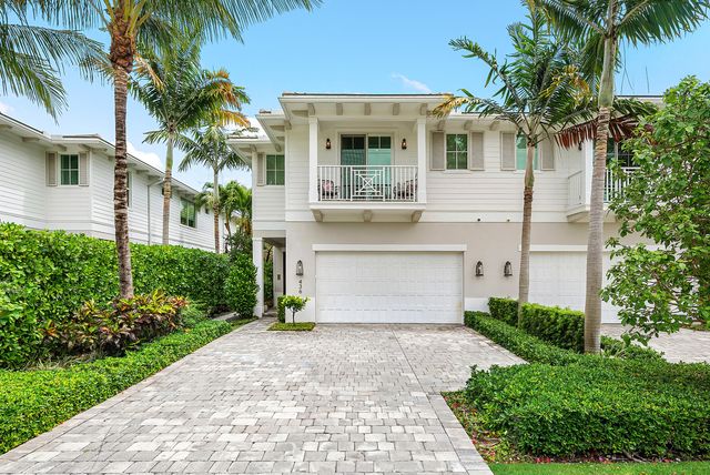 436 NE Wavecrest Way, Boca Raton, FL 33432