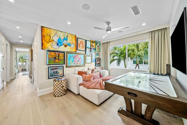 436 NE Wavecrest Way, Boca Raton, FL 33432