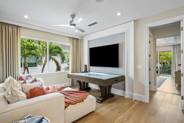 436 NE Wavecrest Way, Boca Raton, FL 33432