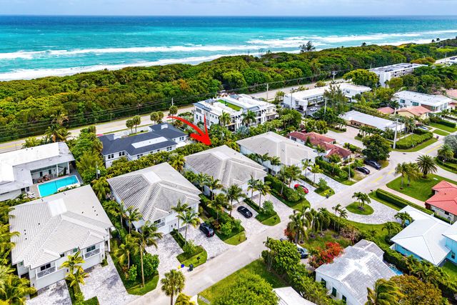 436 NE Wavecrest Way, Boca Raton, FL 33432