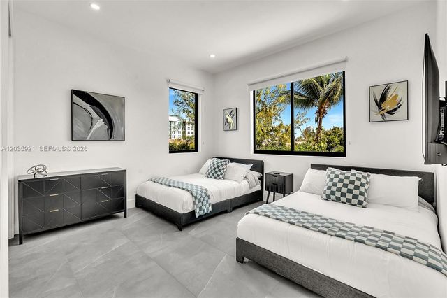 2100 Miami Rd 302, Fort Lauderdale, FL 33316