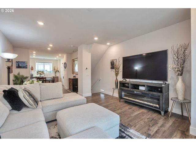 16066 Nw FROG Ln, Portland, OR 97229