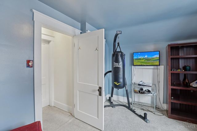 4307 W Eighth Street, Cincinnati, OH 45205